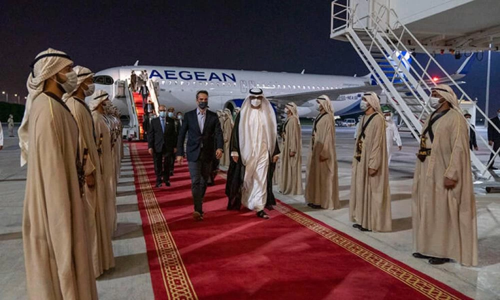 Στο Άμπου Ντάμπι ο Μητσοτάκης: Συνεργασία σε εξωτερική πολιτική–άμυνα